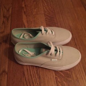 Light grey and aqua detail size 7